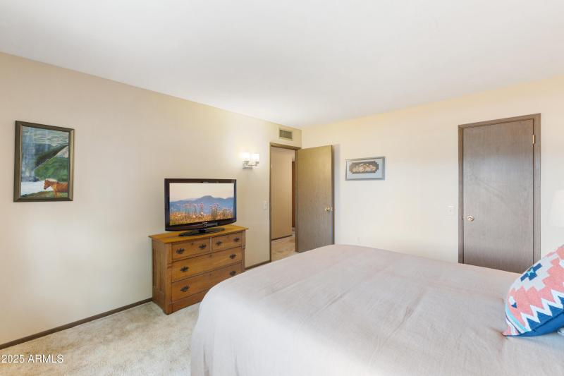 24-12903 W Shadow Hills Dr