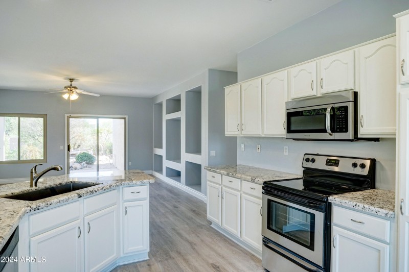 16457 W Rock Springs Ln-18