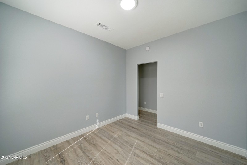 16457 W Rock Springs Ln-13