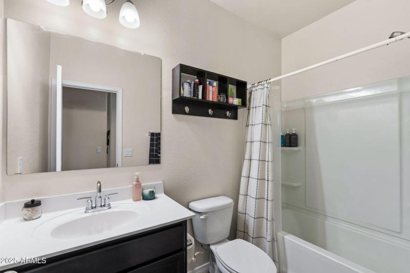 013___1042 W Avalon Canyon Dr