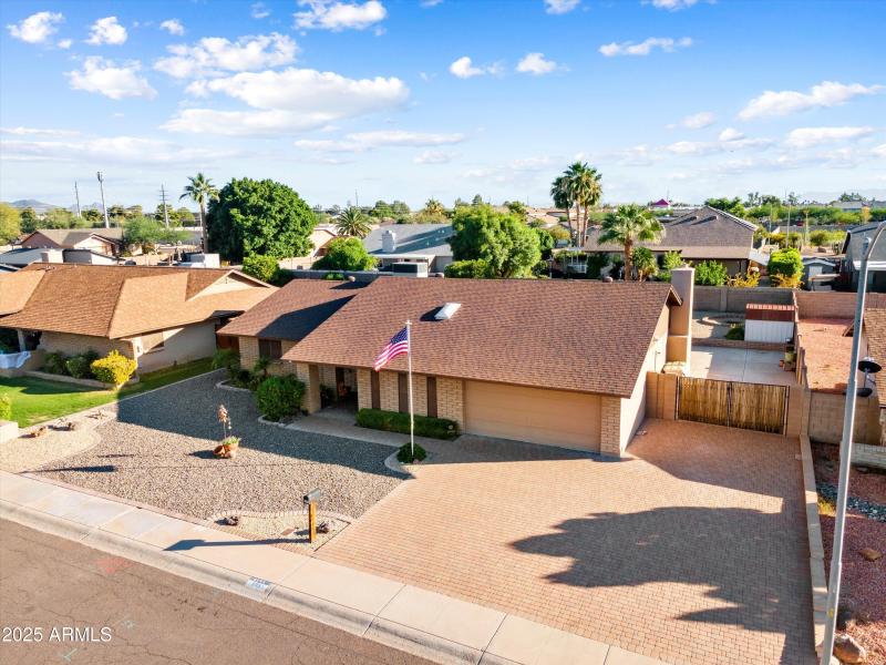 39-5951 W Campo Bello Dr