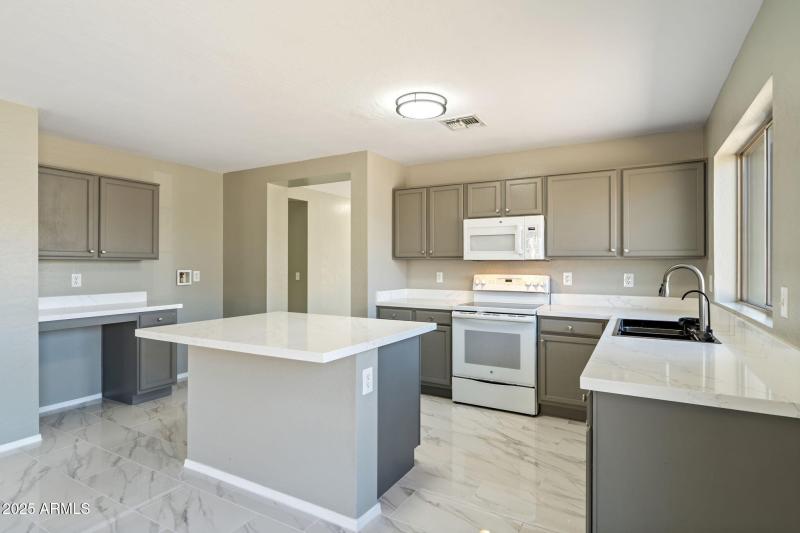 2922 W Dunbar Drive, Phoenix 85041