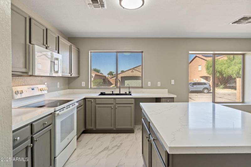 2922 W Dunbar Drive, Phoenix 85041