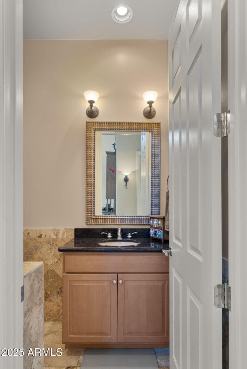 23-web-or-mls-Powder Room