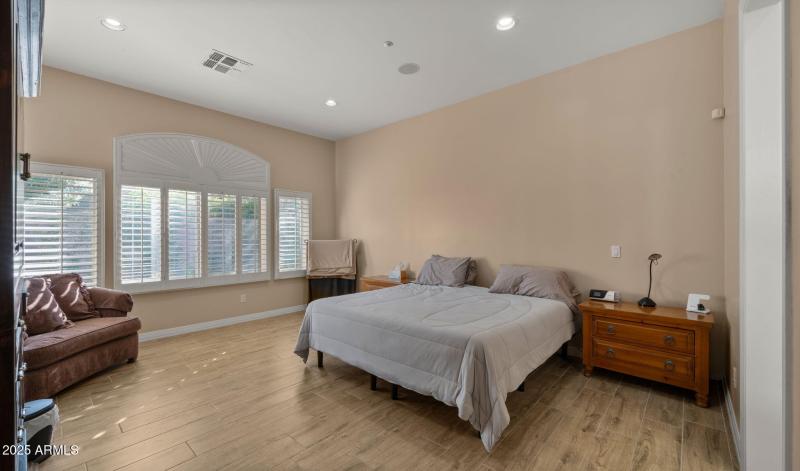 29-web-or-mls-Primary Bedroom2
