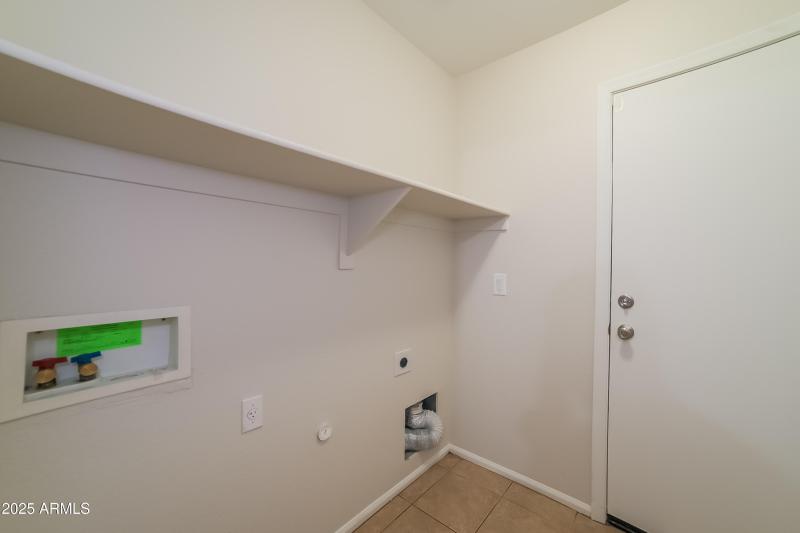 1012394.8410 S 49TH LN - Laundry Room