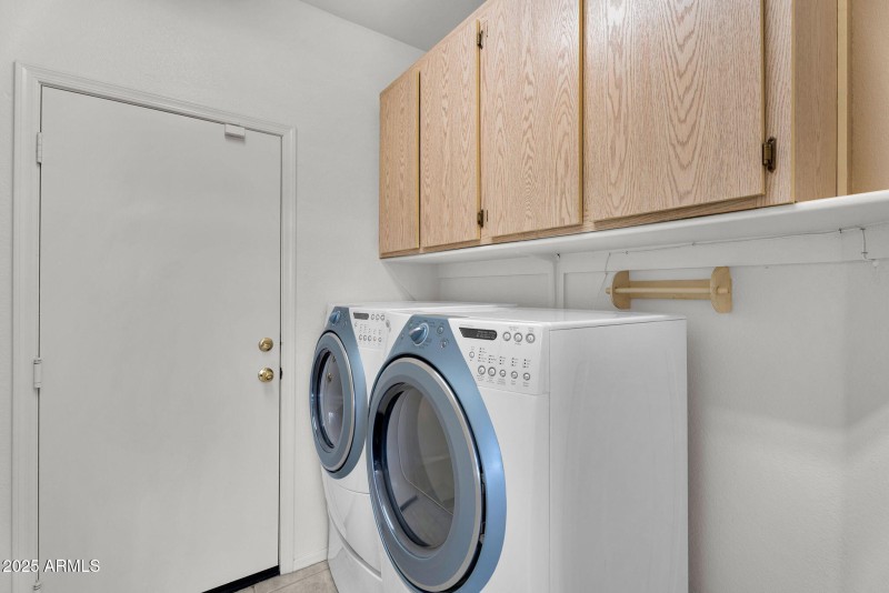 42-web-or-mls-9651 W Potter - 43