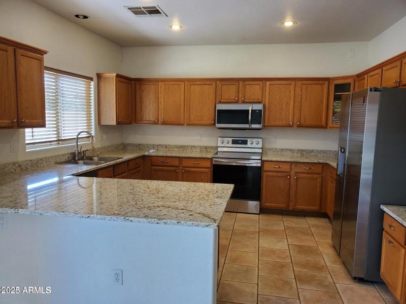 Kitchen and breakfast bar