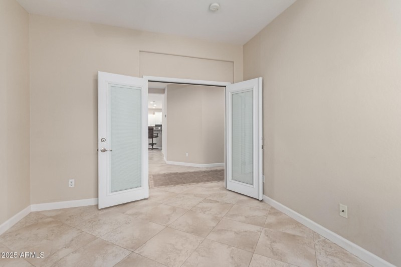 Doors for privacy in Den