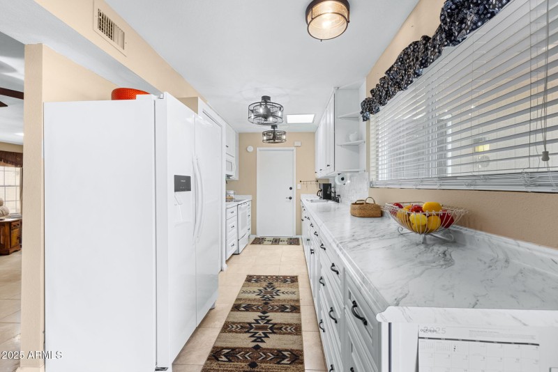 Galley Kitchen Spacious & upgraded