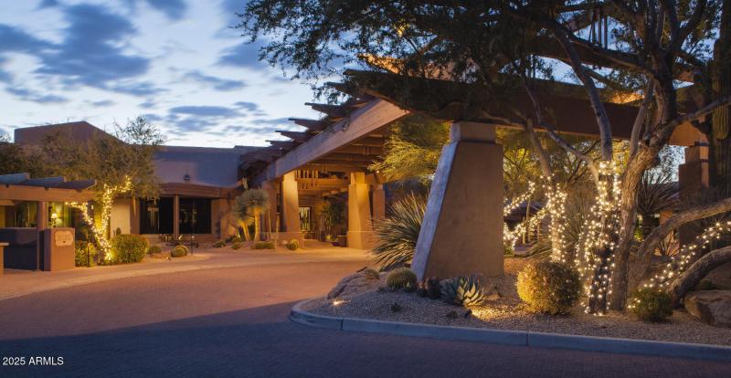 COMM ENTRANCE