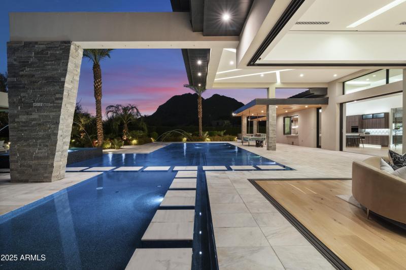 002-POOL-ARCH-122-104744731