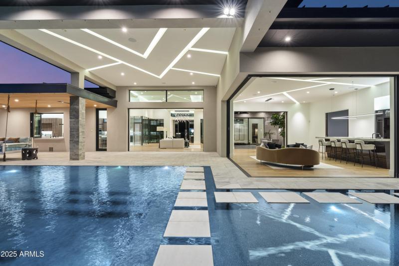 004-POOL-123-104744781