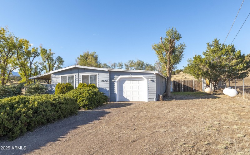 Garage & Side Yard