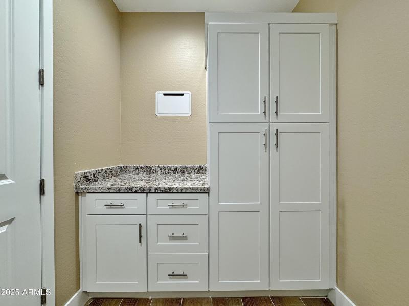 Folding & storage in utility room