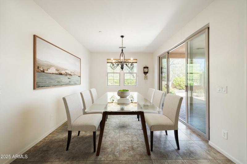 Dining Room Stagedm