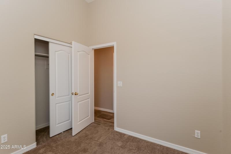 1006412.2033 W GREEN TREE DR - Bedroom