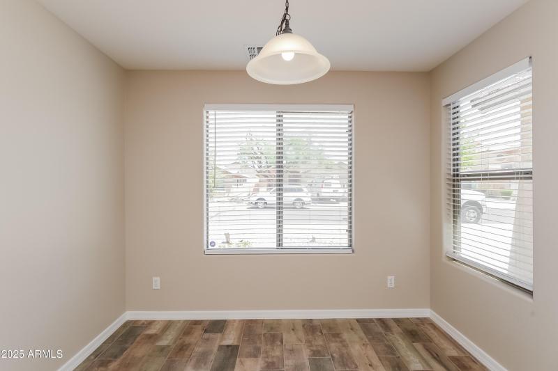 1006412.2033 W GREEN TREE DR - Dining Ro