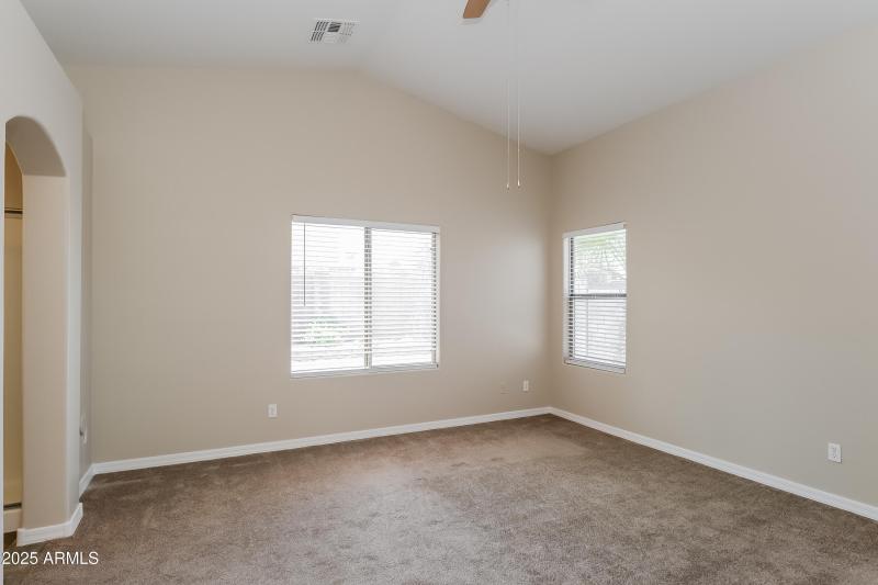 1006412.2033 W GREEN TREE DR - Main Bedr