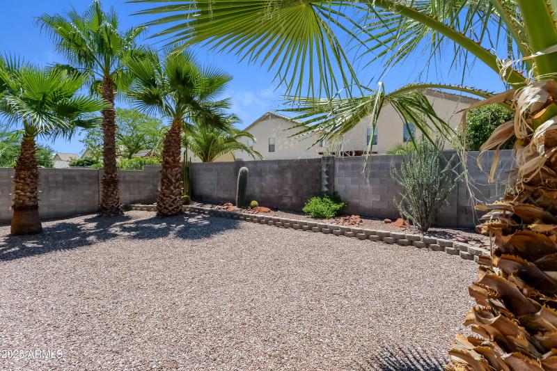 1006412.2033 W GREEN TREE DR - Rear View