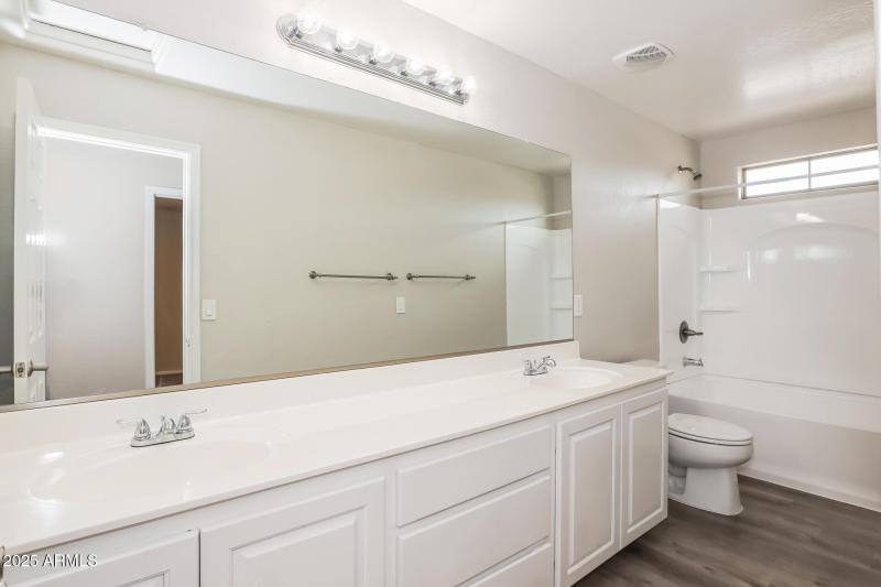 019-photo-bathroom-14878190