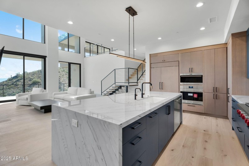 15-web-or-mls-North 39th-14