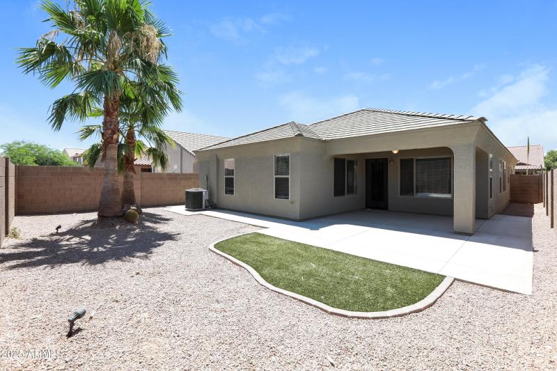 1007764.42012 W COLBY DR - Rear View