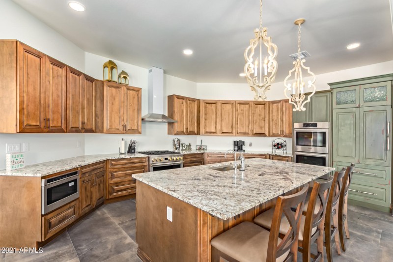 OPEN CHEF'S KITCHEN