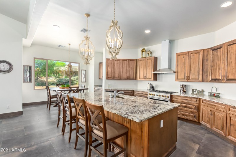 HUGE LUXURY KITCHEN
