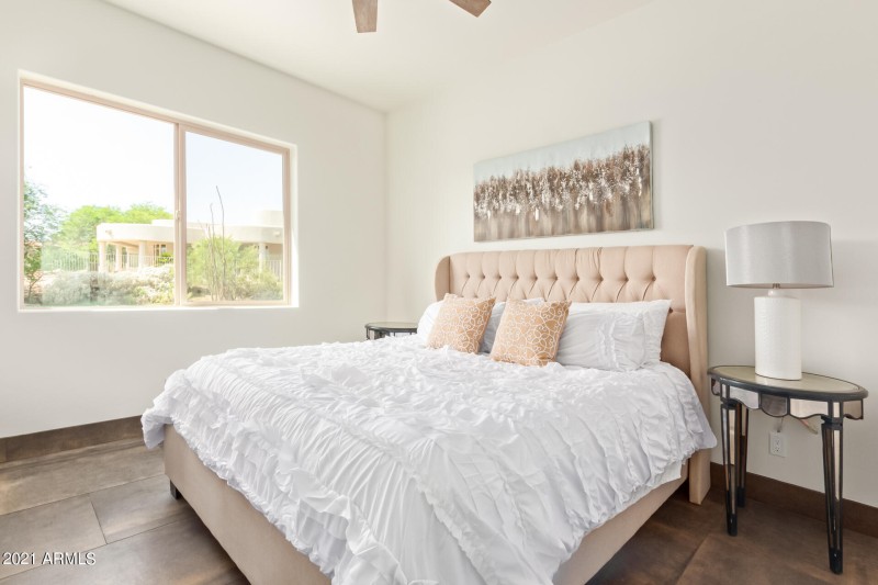 KING BEDROOM 2