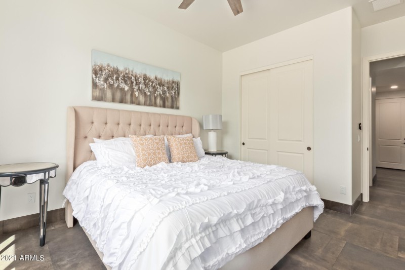 KING BEDROOM 2