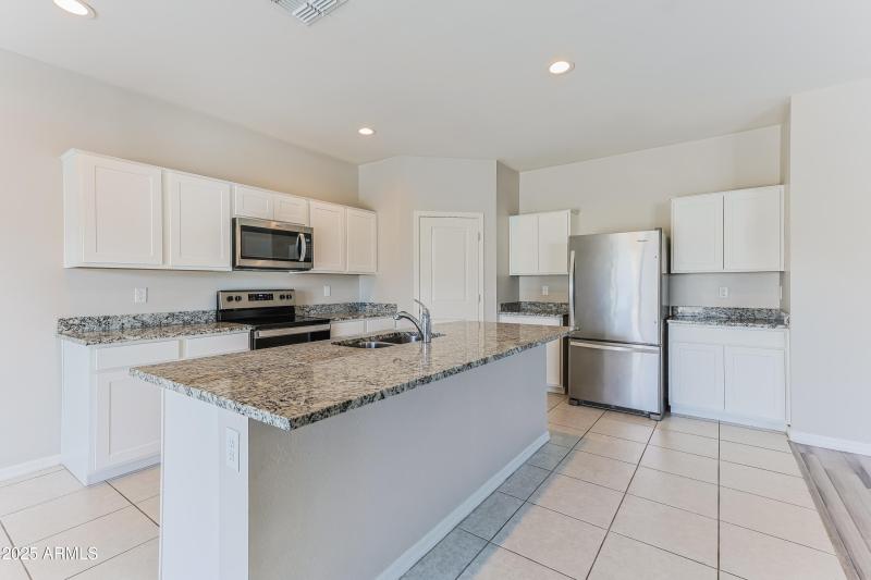 1009849.35226 W SANTA CLARA AVE - Kitche