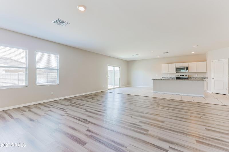 1009849.35226 W SANTA CLARA AVE - Living