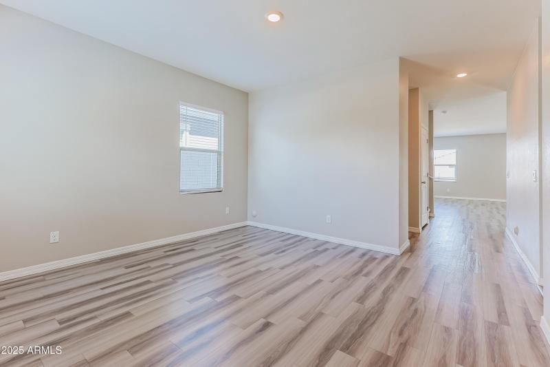 1009849.35226 W SANTA CLARA AVE - Living