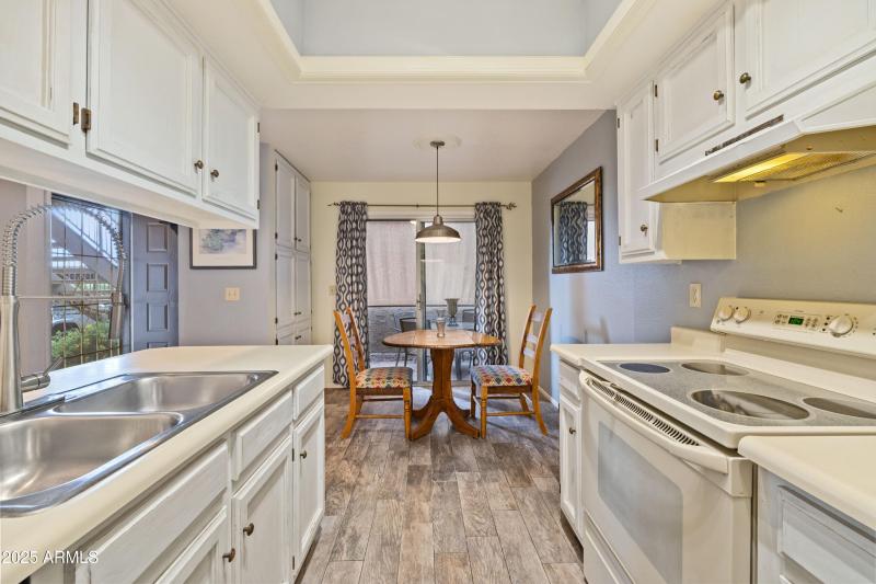 1761218649024_1761196530612ck1a8420