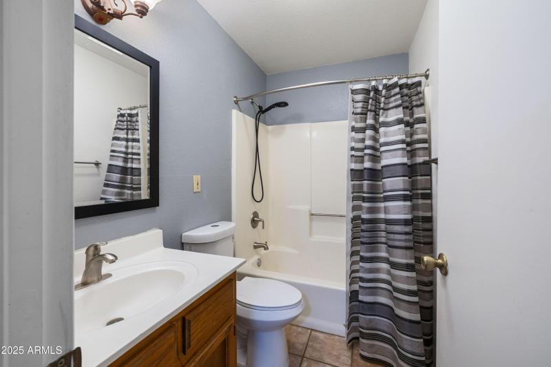 1761218655225_1761196794628ck1a8444