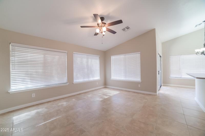 1013818.7856 W SAN MIGUEL AVE - Family R