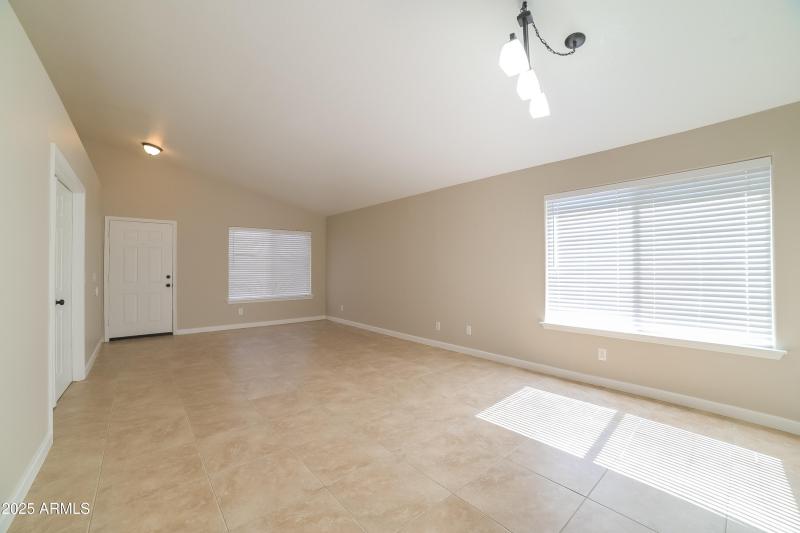 1013818.7856 W SAN MIGUEL AVE - Living R