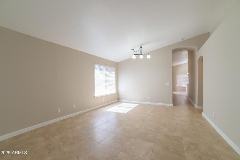 1013818.7856 W SAN MIGUEL AVE - Living R