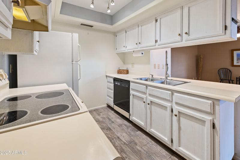 1761218663676_1761196429285ck1a8410