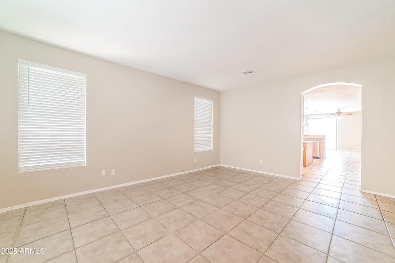 1006490.3213 N 127th DR - Living Room