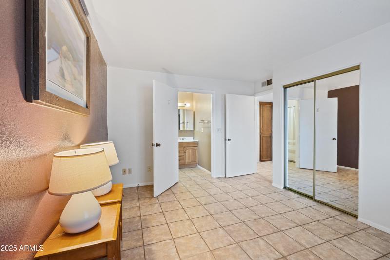 1761218657899_1761196975488ck1a8461