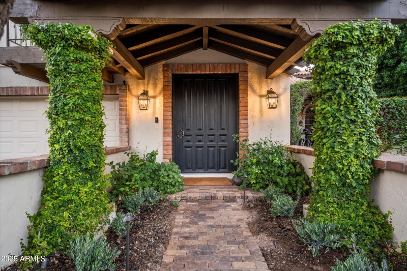 006_Exterior Entrance