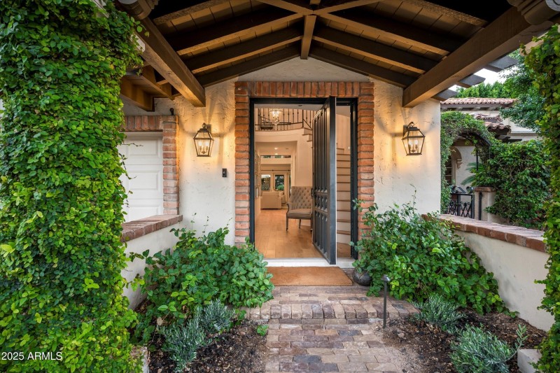 007_Twilight Exterior Entrance