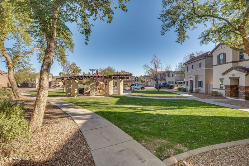 6-web-or-mls-Exterior-11