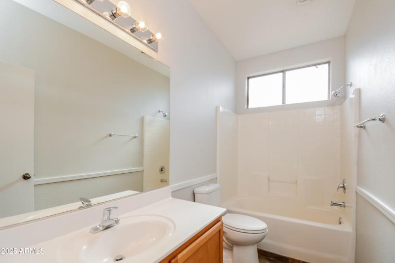 1014054.12924 W ASH ST - Bathroom