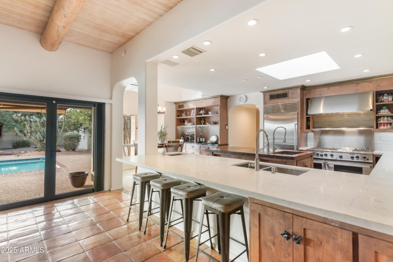 Large Kitchen Eat Up Bar