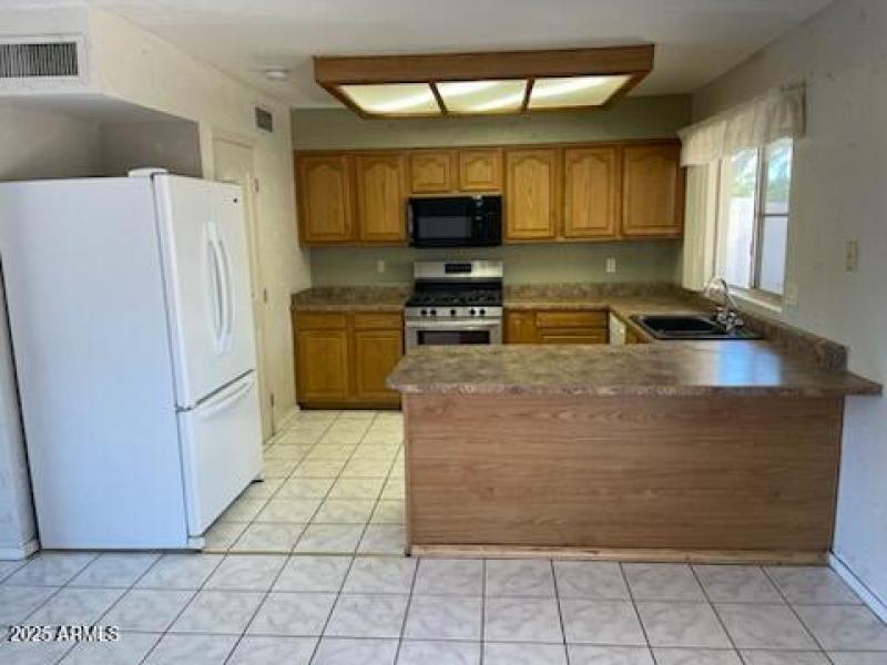 Kitchen, breakfast bar