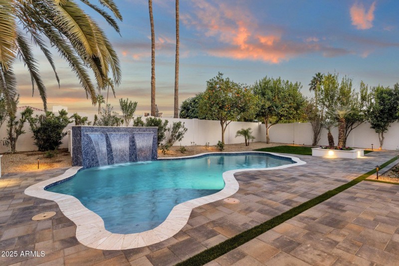 74-web-or-mls-8713-n-80th-pl