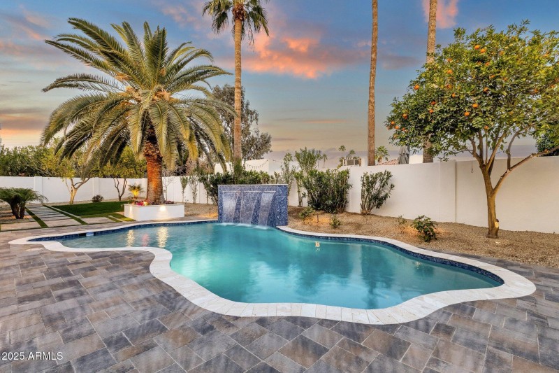 76-web-or-mls-8713-n-80th-pl